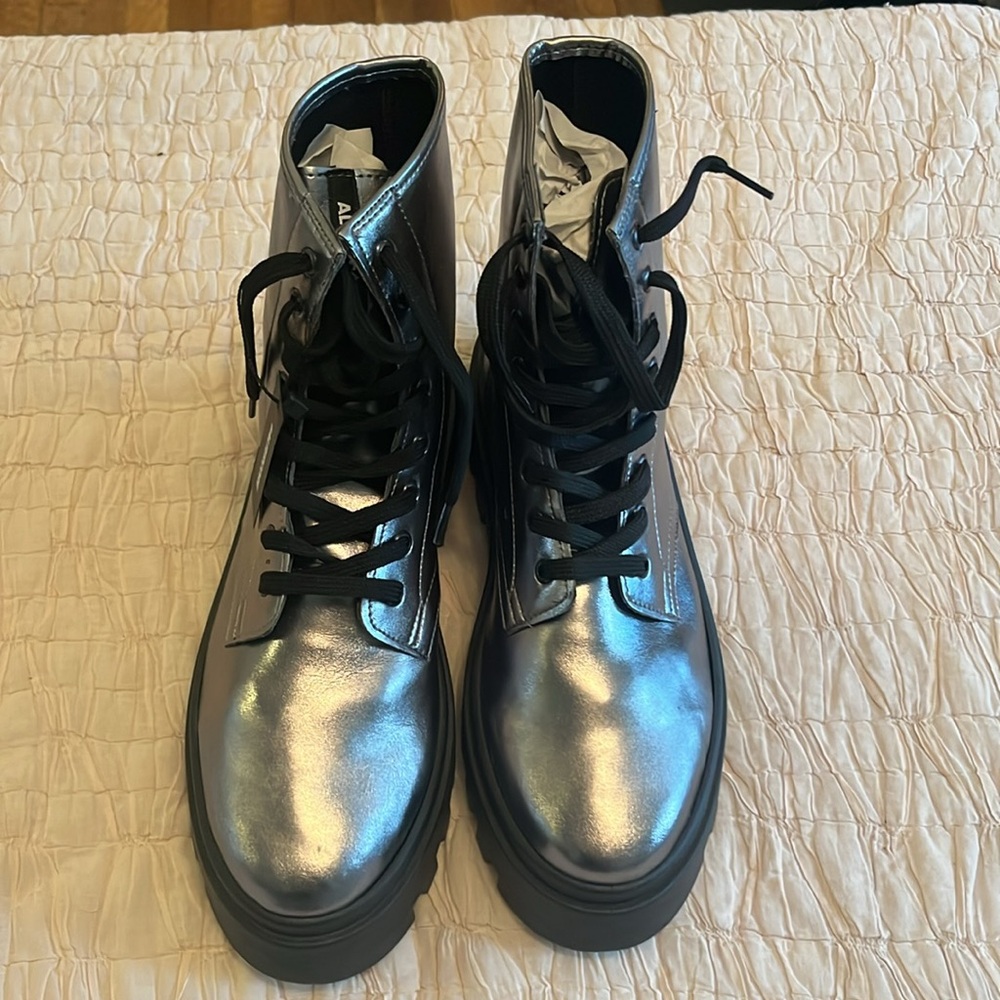 Altercore VEGAN silver boots, European 41, US 10-11, chunky! NEW IN BOX! Unisex.